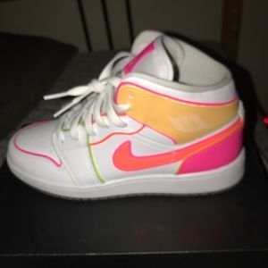 Jordan 1 edge glow